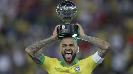 Dani Alves, nombrado el mejor jugador de la Copa América