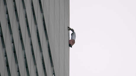 Londres: Un hombre escala sin arnés el edificio más alto de Europa occidental (VIDEO)