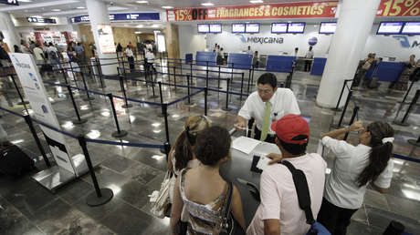 México deniega la entrada a Cancún a 14 turistas con pasaporte ruso 