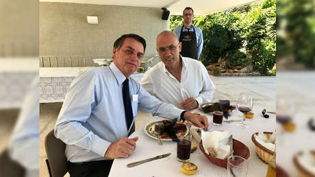 FOTOS: Un rudimentario 'Photoshop' intenta ocultar el almuerzo no 'kósher' del embajador israelí en Brasil con Bolsonaro y la Red no lo perdona