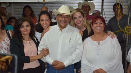 Un alcalde de México finge ser un indigente en silla de ruedas para dar una lección a sus funcionarios