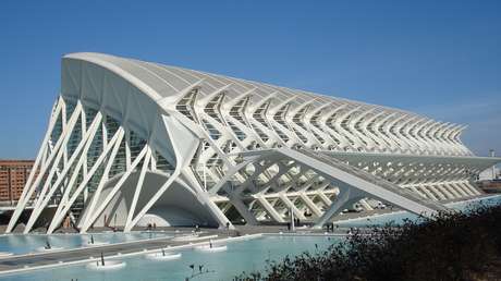 FOTOS: Se registra un incendio en la torre del Oceanogràfic de Valencia