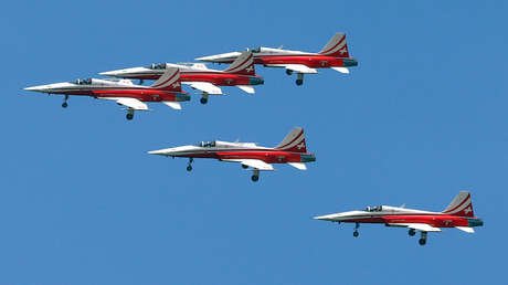 La Patrulla Suiza se equivoca de objetivo y sobrevuela un festival de música