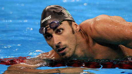 Un nadador olímpico salva a un recién casado de morir ahogado en una playa de Italia