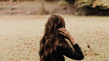 Una modelo huye de Irán tras posar desnuda y termina durmiendo en las calles de París