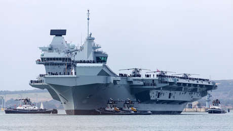 El nuevo portaviones británico HMS Queen Elizabeth vuelve a hacer aguas