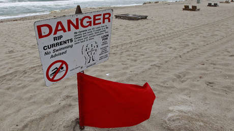 Un hombre se ahoga en EE.UU. tras rescatar a su hija de ocho años de una corriente de resaca