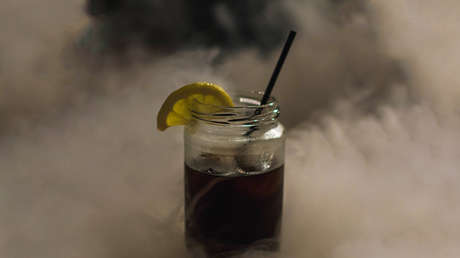 Una mujer muere en el Reino Unido al perforarle el ojo y el cerebro una pajita ecológica de metal