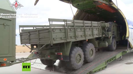 VIDEOS: Sistemas antimisiles rusos S-400 Triumf arriban por aire a Turquía