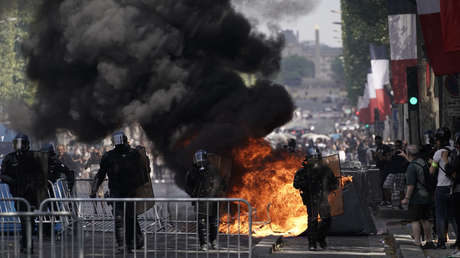 VIDEOS: Manifestantes abuchean a Macron en el desfile militar de la Fiesta Nacional de Francia