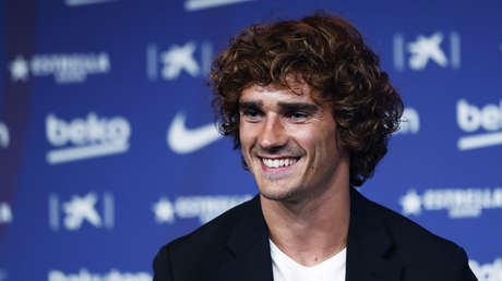 VIDEO: Griezmann sufre dos 'túneles' en su primer entrenamiento con el F.C. Barcelona 