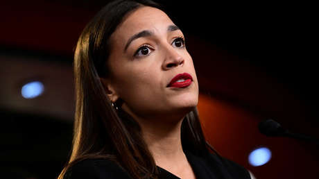 "Tienes una mente racista en tu cabeza": Ocasio-Cortez vuelve a acusar a Trump de xenofobia