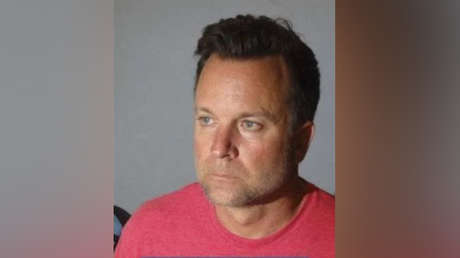 Agente policial de EE.UU. que investigaba el asalto sexual contra una adolescente de 15 años abusó de la víctima