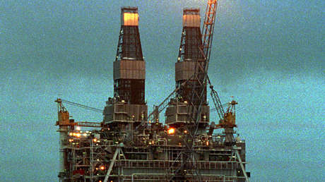 Cierran una plataforma petrolera en Canadá tras provocar un derrame en el océano