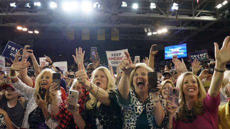 VIDEO: Trump habla en un mitin sobre la congresista de origen somalí y sus seguidores corean "envíala de vuelta"