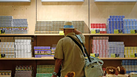 Hombre que perdió una pierna en un asalto descubre una foto de su extremidad amputada en la advertencia de unas cajetillas de cigarrillos