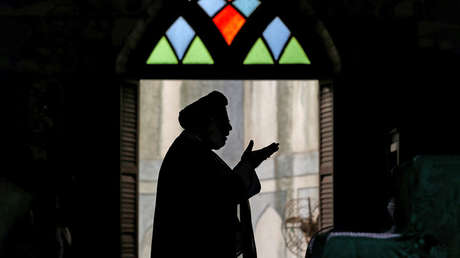 Arrestan a un clérigo musulmán en la India por violar a una niña de 9 años en una mezquita