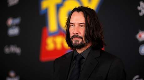 Un fan deja en su jardín un mensaje para Keanu Reeves y este le responde