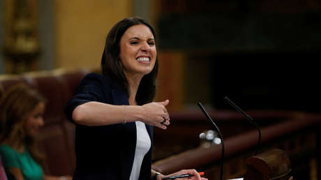 Un concejal conservador ataca a una política española por no depilarse las axilas y las redes arden