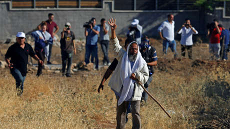 VIDEOS: Palestinos insultan y escupen en la cara a un bloguero saudita invitado a Jerusalén por Israel