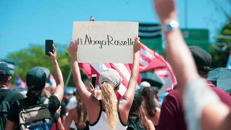 Juez de Puerto Rico ordena registrar los teléfonos de los involucrados en el chat que ha generado la crisis política