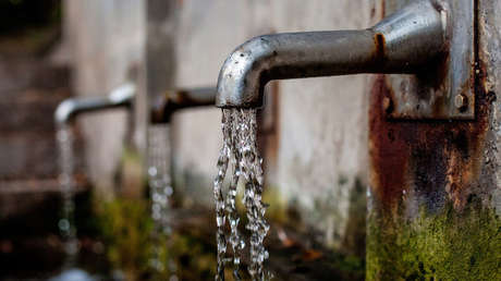 París investiga falsos informes que causaron pánico por supuesta radioctividad del agua potable