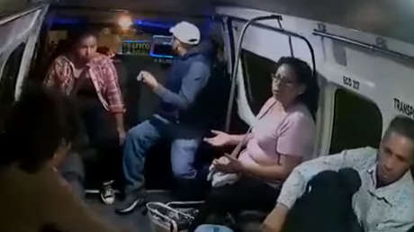 VIDEO: Cámaras de seguridad captan el asalto a un vehículo de transporte público en México