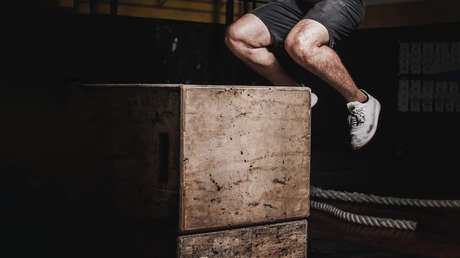 VIDEO: Un adolescente sin brazos supera un reto de salto y se convierte en un ejemplo inspirador en la Red