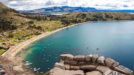 VIDEO, FOTOS: El lago Titicaca 'se subleva' por los fuertes vientos