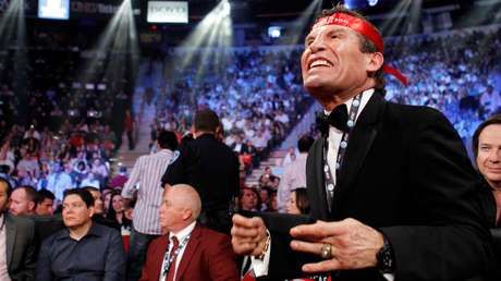 Al leyenda del boxeo mexicano Julio César Chávez le ponen una pistola en la cabeza para robarle su reloj