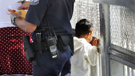 EE.UU.: Detienen por error durante 32 horas a una niña que iba caminado a la escuela