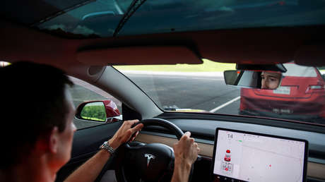 Los vehículos Tesla permitirán ver videos de YouTube y Netflix