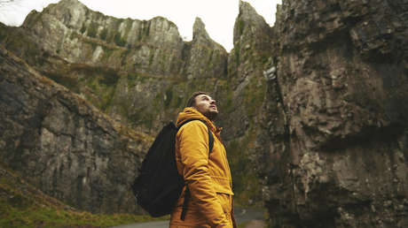 VIDEOS: Un 'youtuber' quiere convertirse en la primera persona en atravesar un país a pie y en estricta línea recta