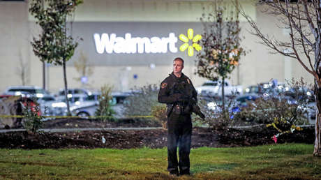 Un exempleado de Walmart mata a dos trabajadores de la tienda y hiere a un policía tras ser despedido