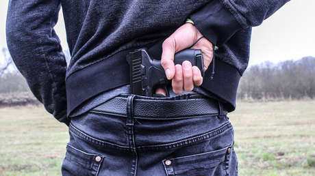 Irrumpe 'armado' en un banco pero se le cae la mitad de su pistola de juguete y decide dejar el atraco para otro día