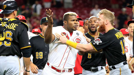 VIDEO: Dos equipos de béisbol protagonizan una brutal trifulca en pleno partido de las Grandes Ligas en EE.UU.