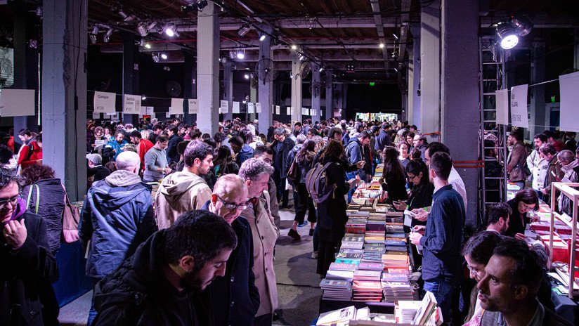 Una feria de editores independientes se sobrepone a la crisis y reúne a los argentinos en torno al libro