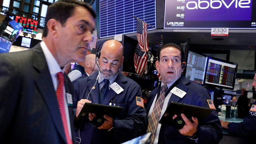 El Dow Jones se hunde casi 900 puntos por temor a una escalada en la guerra comercial entre EE.UU. y China