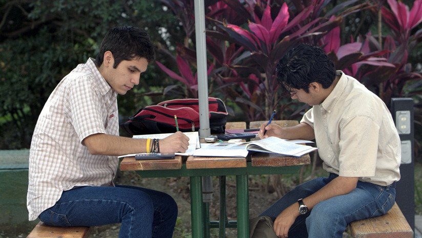 Cierra el primer ciclo de becas 'anti-ninis' de López Obrador para jóvenes: ¿avance o desacierto?