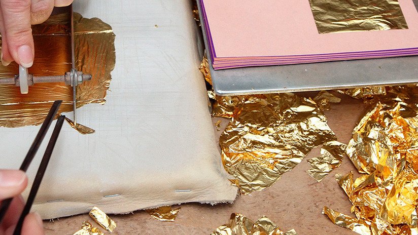 Crean láminas de oro un millón de veces más delgadas que una uña