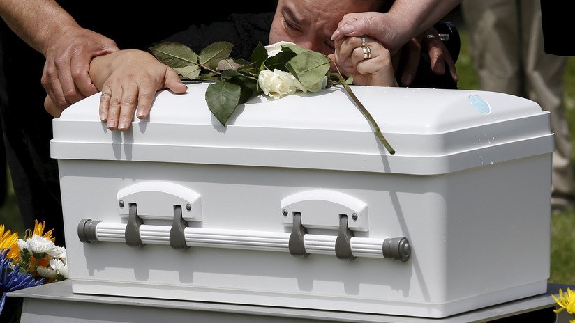 México: Llegan a un hospital a recoger el cuerpo de su bebé recién fallecido y reciben un ataúd lleno de basura