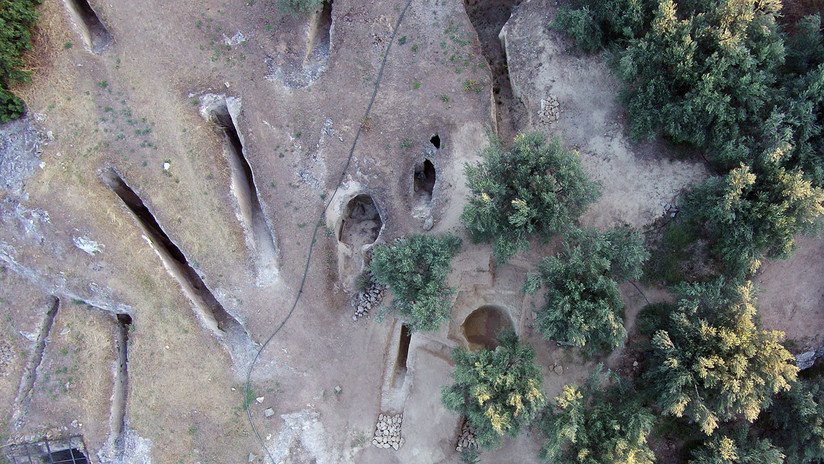 FOTOS: Hallan en Grecia tumbas intactas de una civilización previa a la Antigüedad clásica