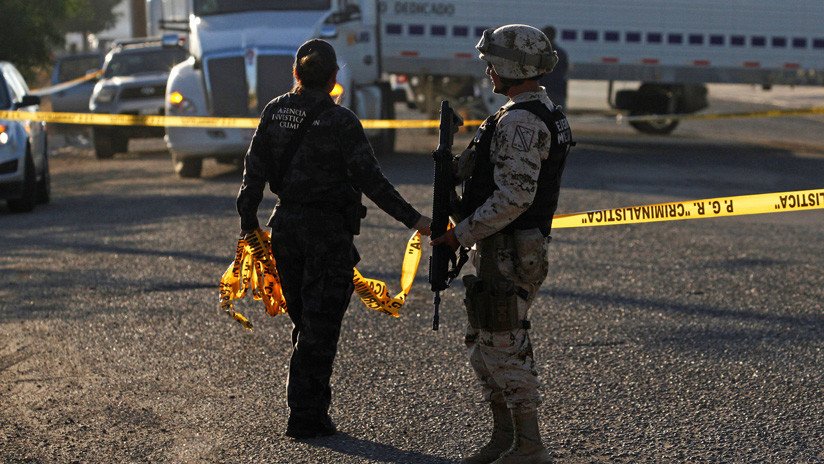 Vocalista de una banda de narcocorridos es asesinado frente a su familia en México