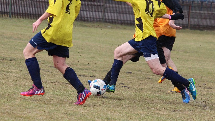 VIDEO: Un joven futbolista colombiano marca un gol 'maradoniano' tras burlar a siete rivales