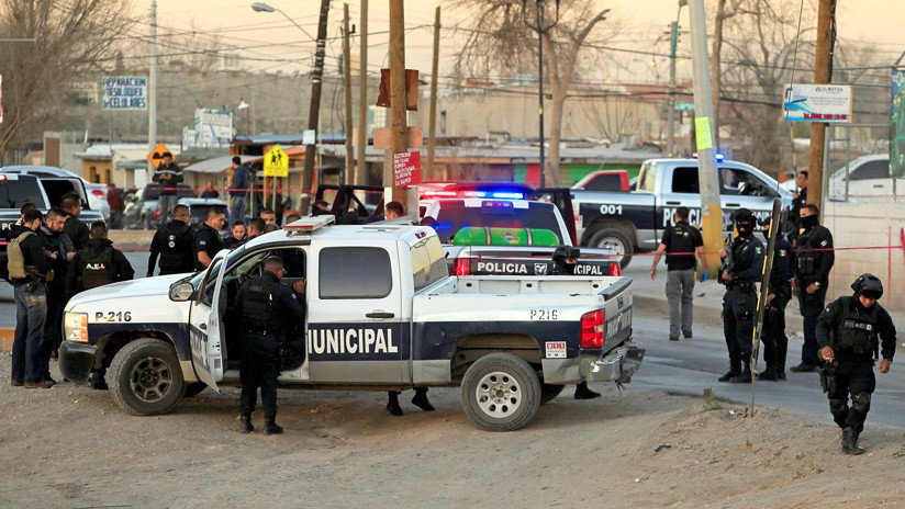 VIDEO: Un hombre que mira tranquilamente un tiroteo en Ciudad de México causa sensación en redes