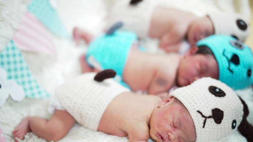 FOTO: Cree que tiene piedras en el riñon y acaba dando a luz a trillizos