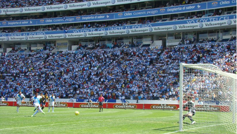 VIDEO: 'El negro de WhatsApp' invade una cancha en medio de un partido de fútbol en México