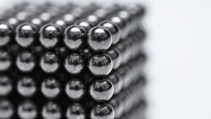 Hospitalizan a un niño con fuerte dolor de estómago y le extraen 61 bolas magnéticas del intestino