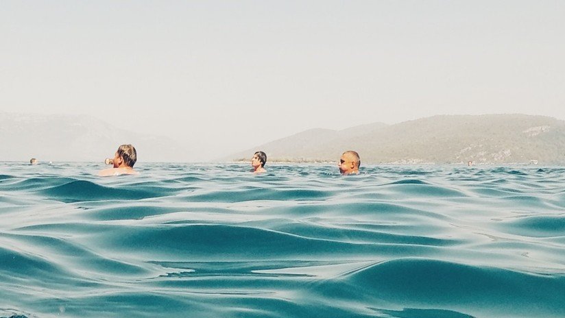 VIDEO: Una avioneta cae al mar y los sobrevivientes graban su dramático rescate desde el agua
