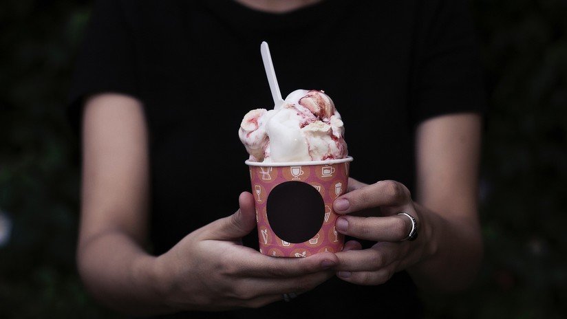 "Feliz día del helado": lo arrestan por lamer un 'ice cream' en un supermercado y devolverlo al congelador (VIDEO)